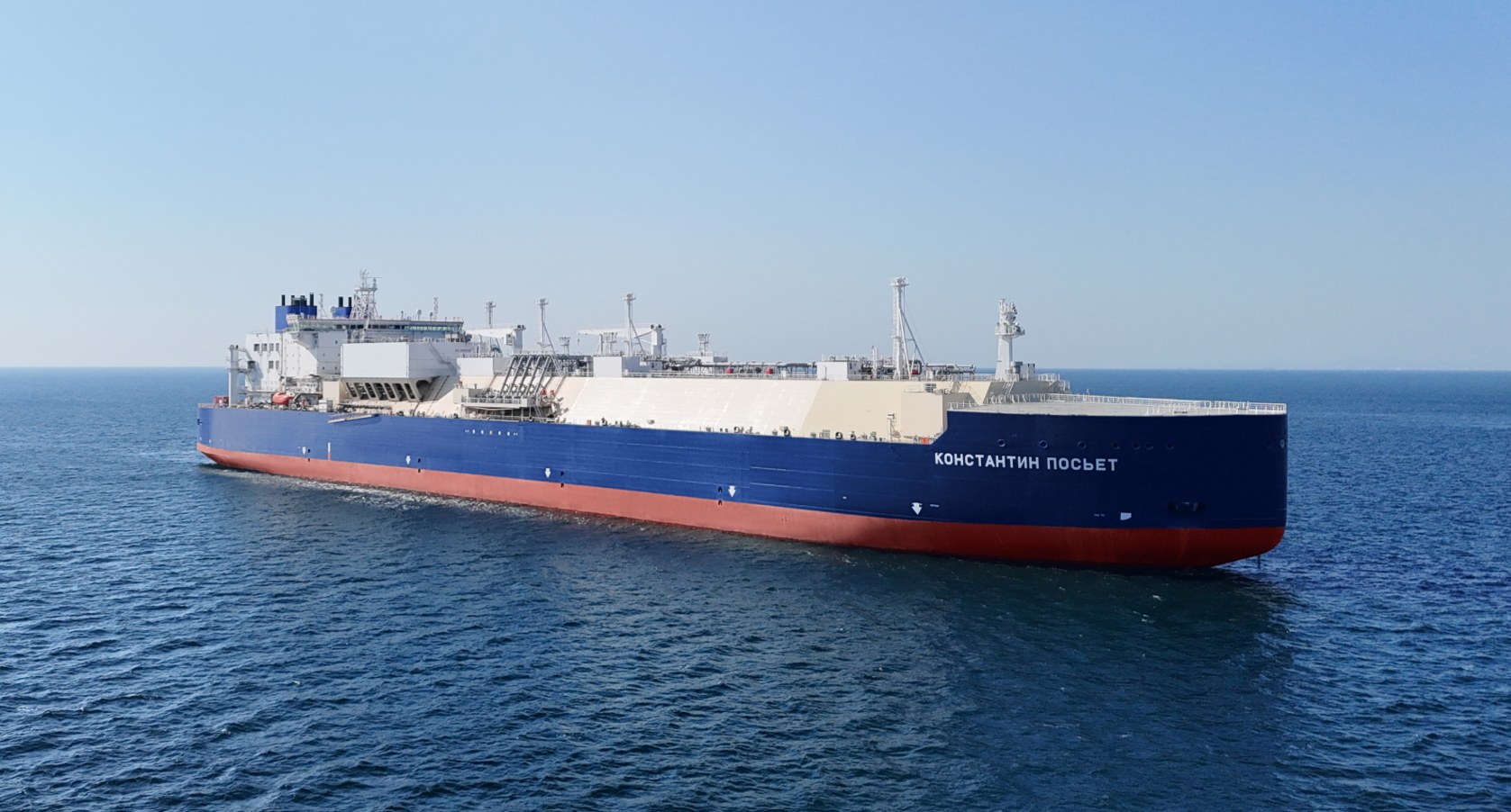 Arc7 LNG tanker underway, painted КОНСТАНТИН ПОСЬЕТ.