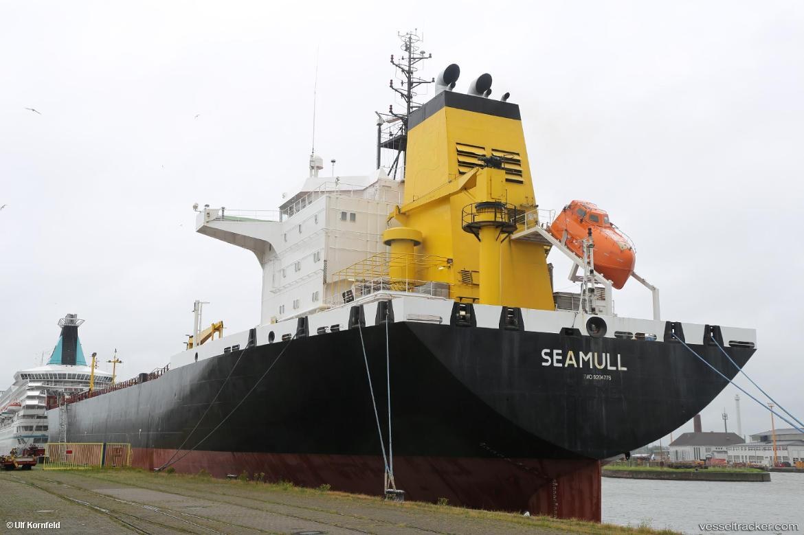 Seamull (IMO 9204776), painted name.